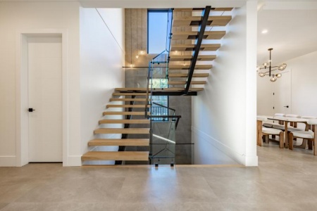 Les avantages d'un escalier m&eacute;tallique pour votre int&eacute;rieur moderne