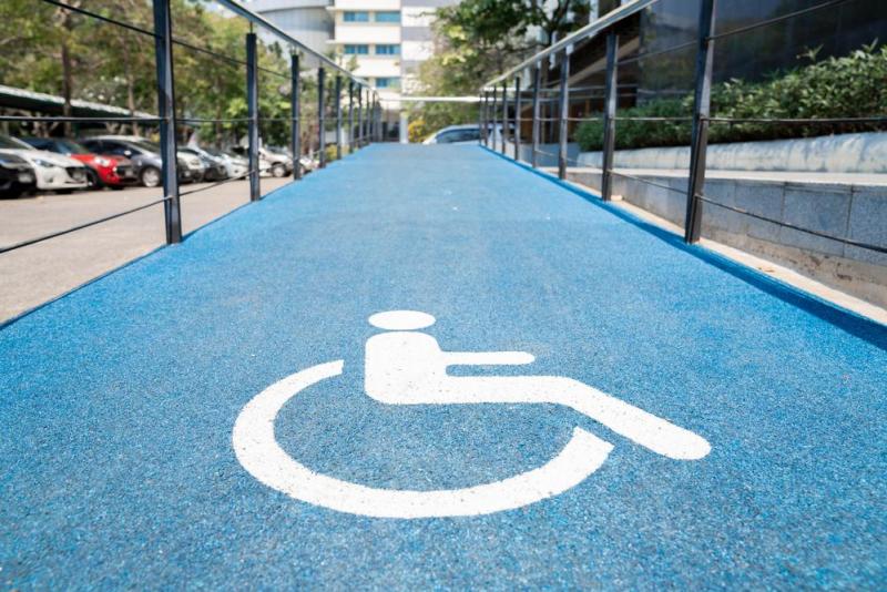 Fabrication de rampes d'acc&egrave;s : guide technique pour une installation r&eacute;ussie