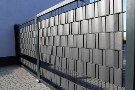 Installer une marquise m&eacute;tallique, protection et esth&eacute;tique